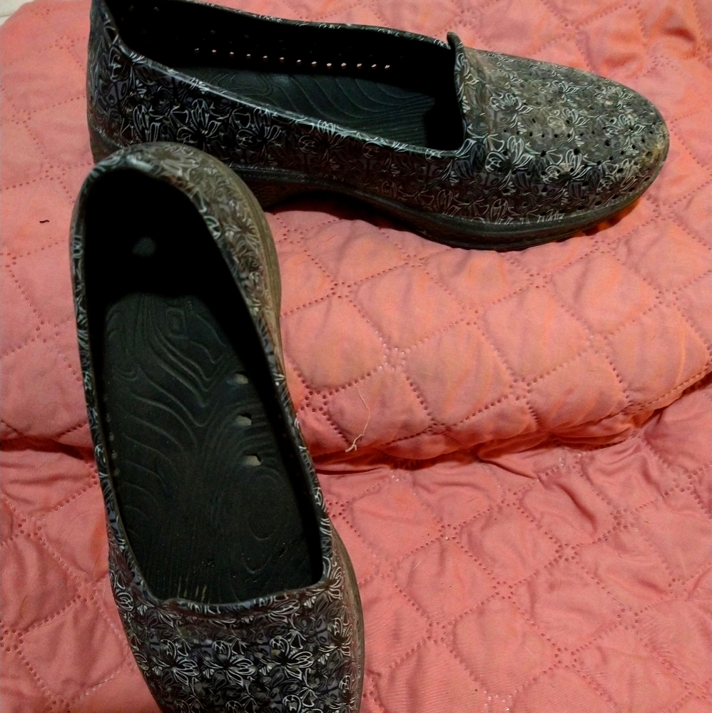 Sketchers slip ons